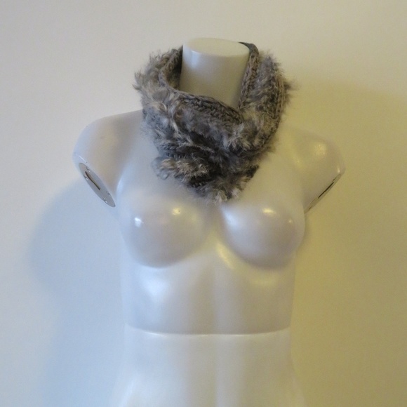 WOMENS SCOOP GRAY FAUX FUR NECK WARMER* - Picture 1 of 4